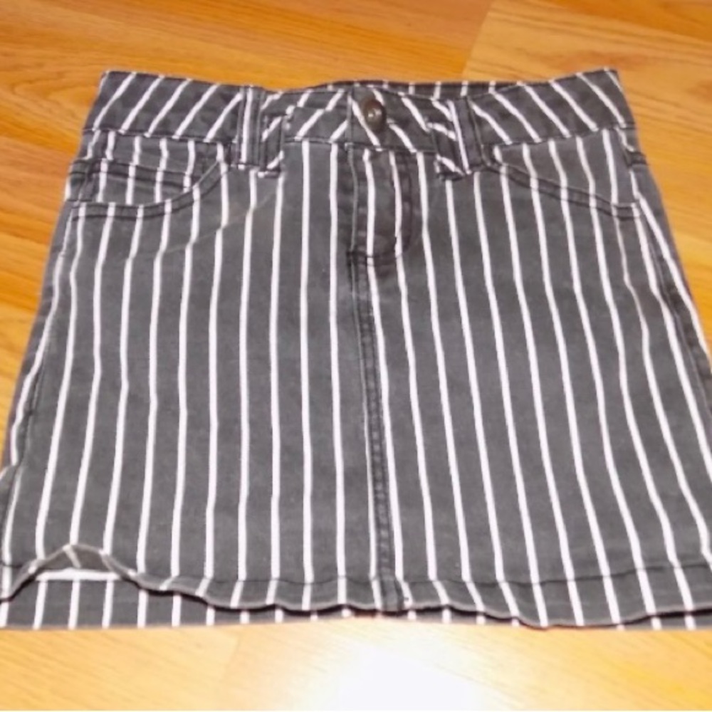 Size 7 Total Girl Black White Striped Denim Mini Skirt Jack Skeleton Bound EUC